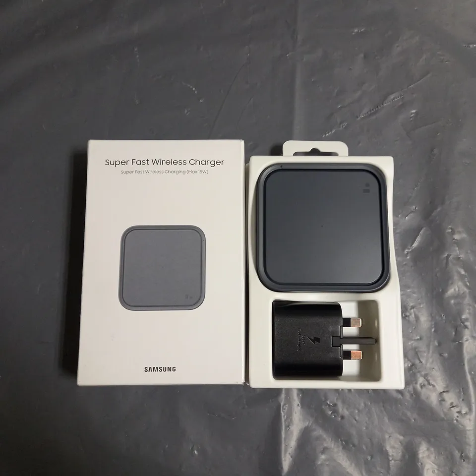 SAMSUNG 15W SUPER FAST WIRELESS CHARGER IN GREY