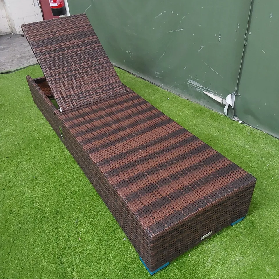 DESIGNER MANUAL ADJUSTABLE SUNLOUNGER IN CHOCOLATE MIX RATTAN