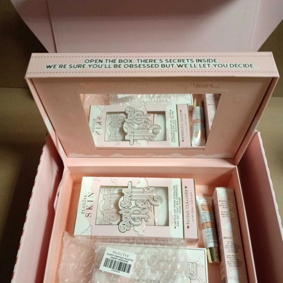 PLOUISE FULFILLING DREAMS BEAUTY GIFT SET TO INCLUDE STROBE CREAM, FACE PALETTE AND FACIAL CLEANSER