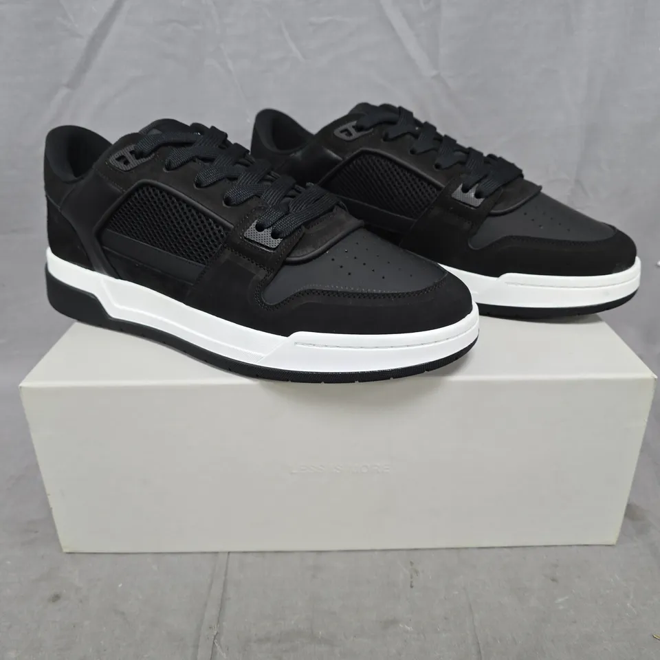BOXED PAIR OF ARNE BASKET TRAINERS IN BLACK/WHITE SIZE UK 10