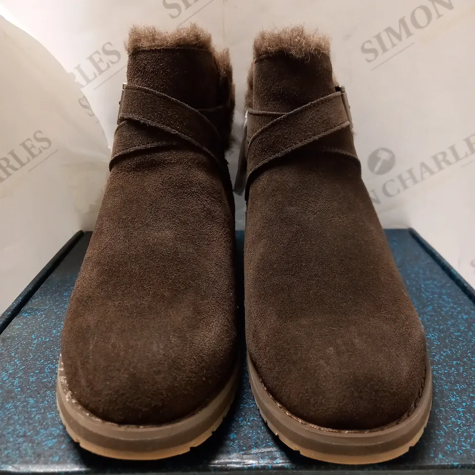 EMU AUSTRAILIA ESPRESSO MERAK SUEDE BOOTS - SIZE 5