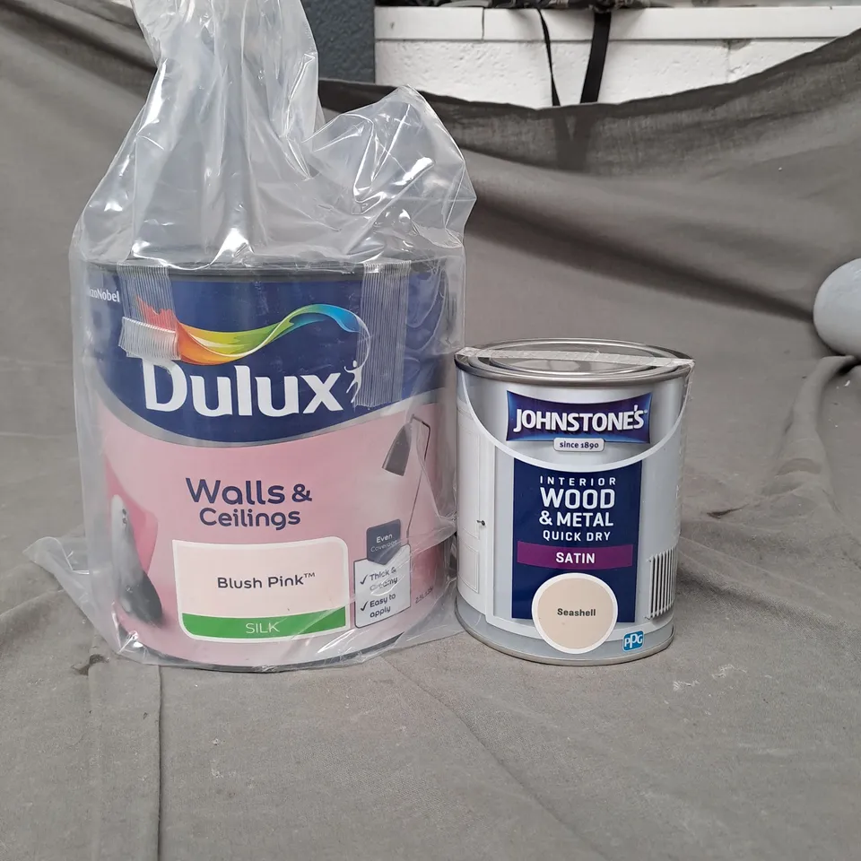 LOT OF 4 PAINT PRODUCTS TO INCLUDE DULUX AND JOHNSTONE'S