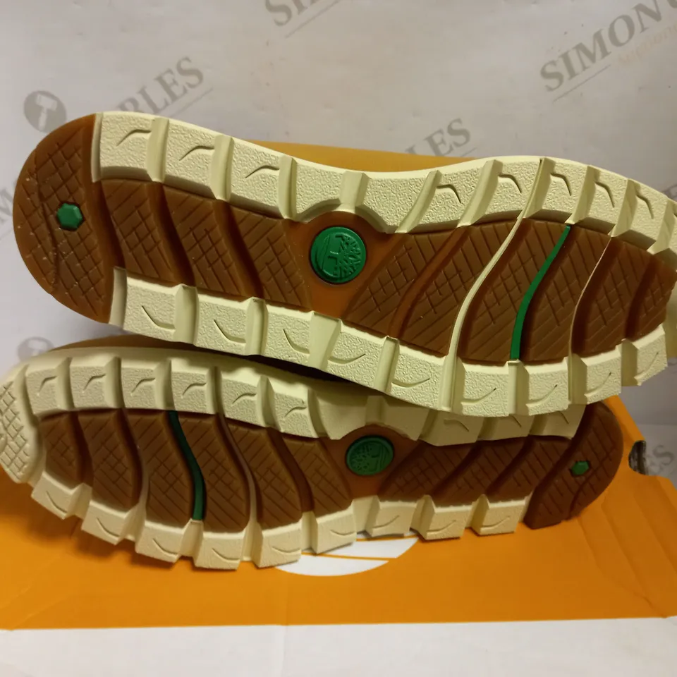 TIMBERLAND WALDEN PARK WATER RESISTANT WHEAT LEATHER BOOTS - SIZE 8.5