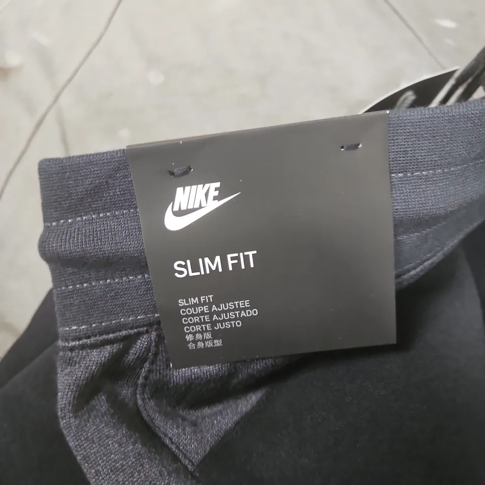 NIKE SLIM FIT TRACKPANTS – BLACK UK L