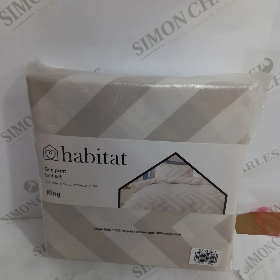 HABITAT GEO PRINT BED SET KING SIZE 
