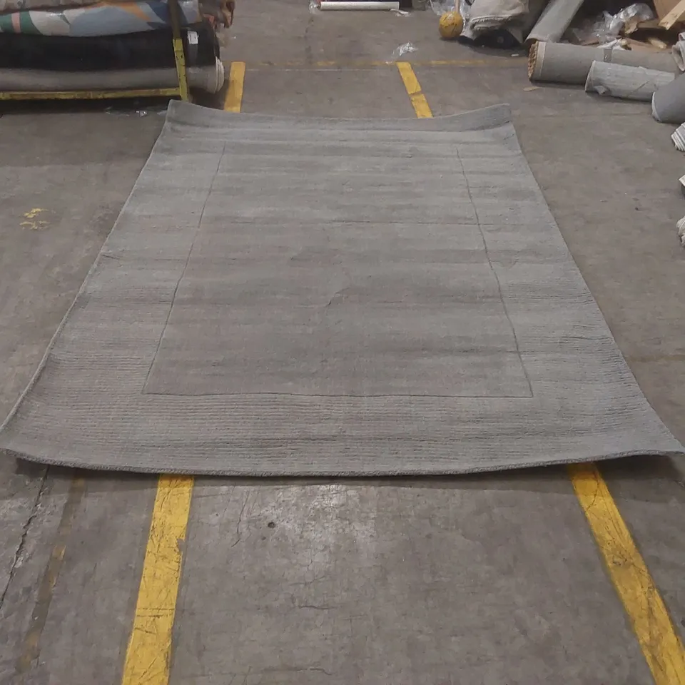 QUALITY DESIGNER RUG - APPROXIMATELY 290 x 205cm