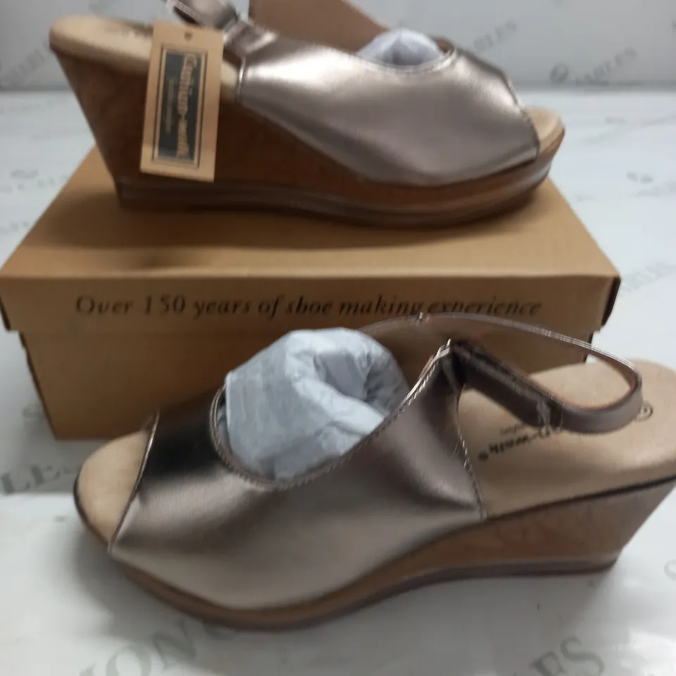 BOXED PAIR OF CUSHION WALK ONE TOUCH SNAKE WEDGE SHOES IN PEWTER - SIZE 6