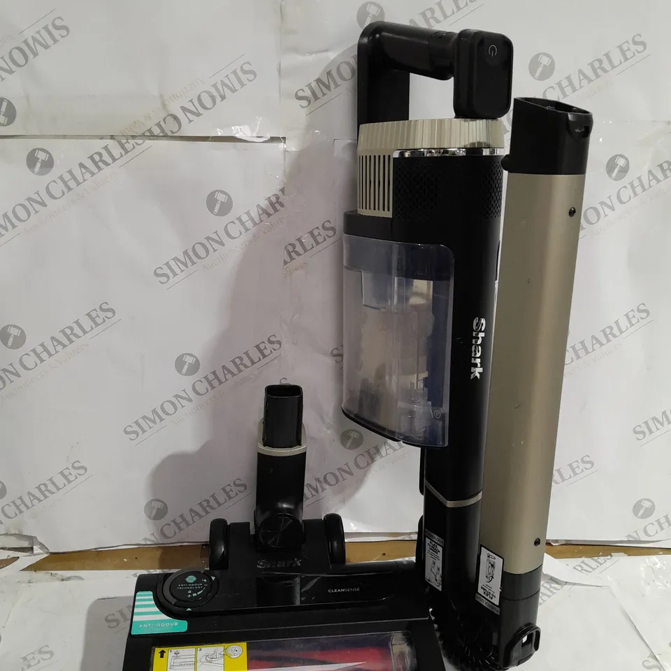 SHARK STRATOS CORDLESS VACUUM IZ400UKT