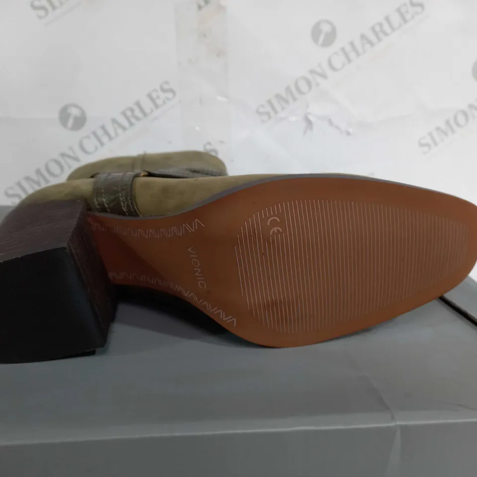 BOXED VIONIC OLIVE GREEN WEDGE HEEL BOOTS - SIZE 7