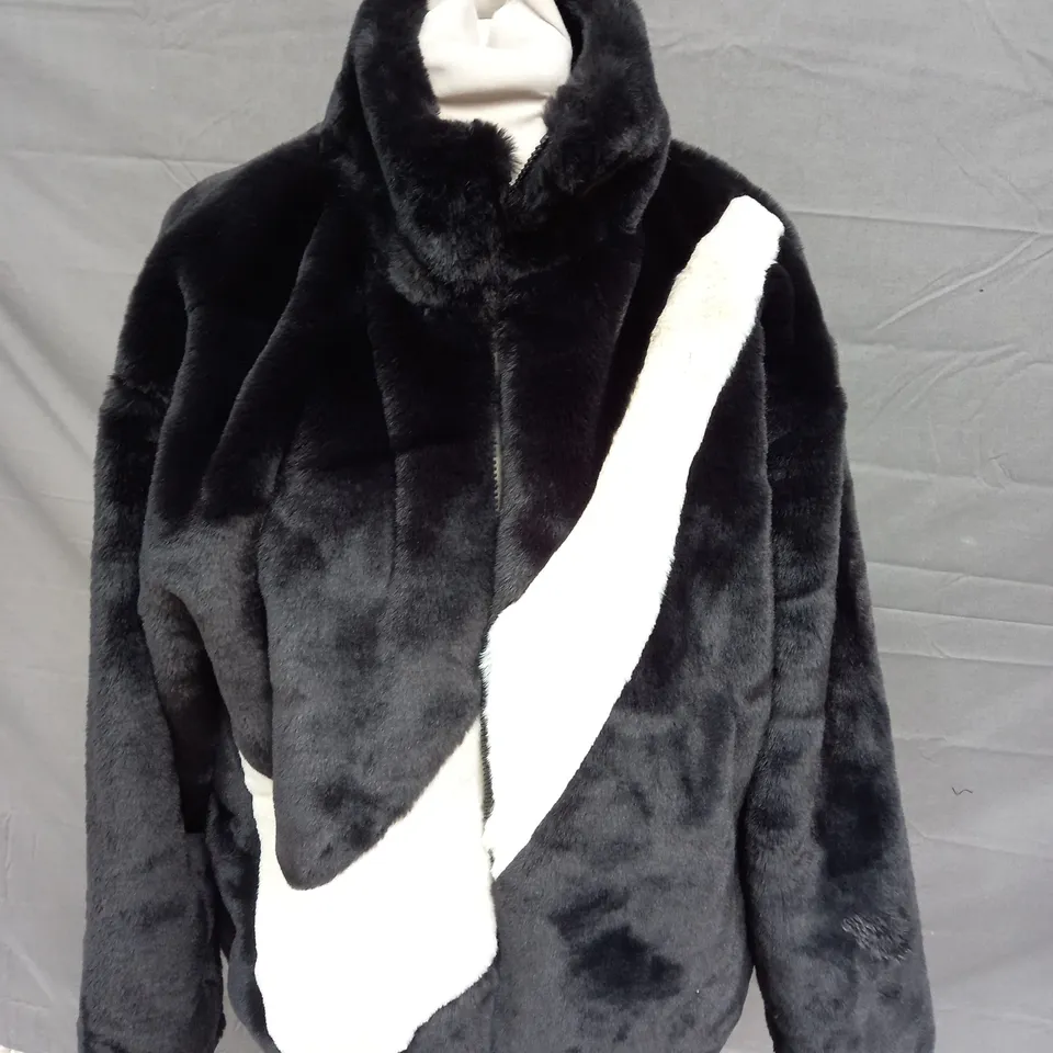 NIKE BLACK & WHITE ZIP JACKET - WOMENS SMALL