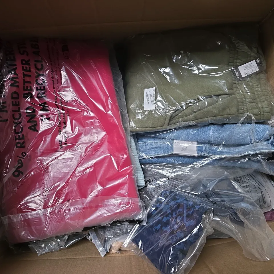 APPROXIMATELY 30 ASSORTED CLOTHING ITEMS IN VARIOUS SIZES, STYLES & COLOURS TO INCLUDE BRANDS SUCH AS PRETTYLITTLETHING, TORY BURCH, ASOS, ETC - COLLECTION ONLY