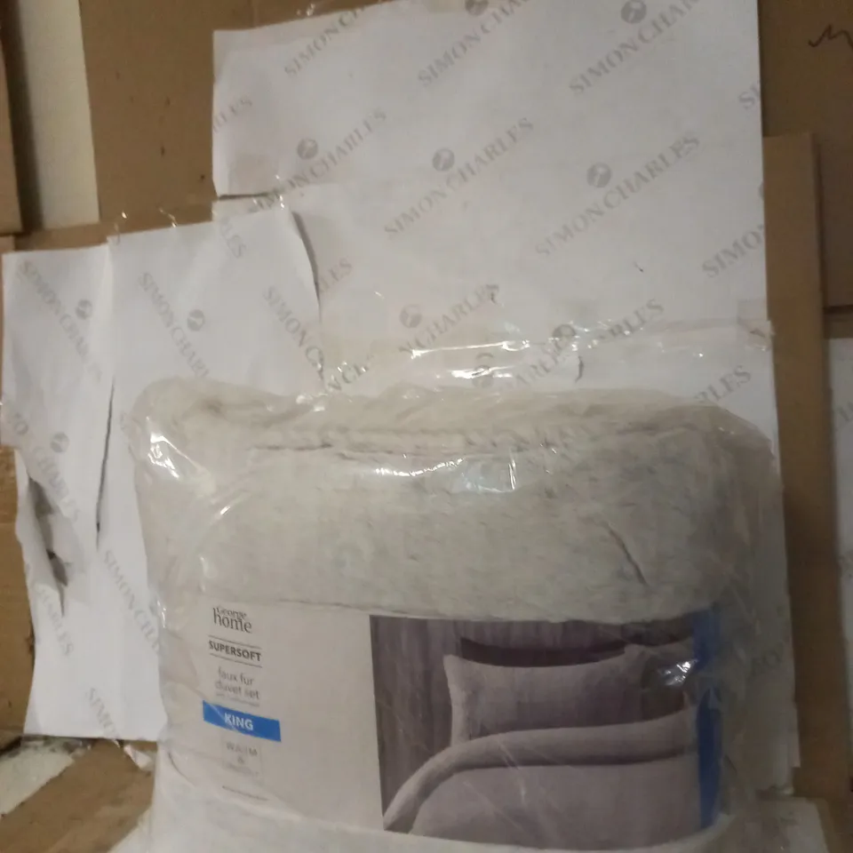 BRAND NEW GREY FAUX FUR SUPER SOFT REVERSIBLE DUVET SET - KING