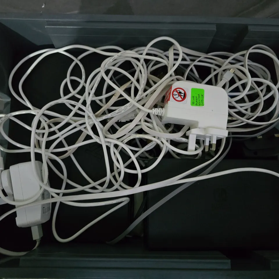 APPROXIMATELY 12 ASSORTED HOUSEHOLD ITEMS TO INCLUDE NINTENDO SWITCH CONSOLE DOCK, ROUTERS, REMOTES, ETC