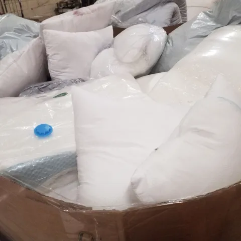 PALLET CONTAINING ASSORTED PILLOWS & CUSHIONS