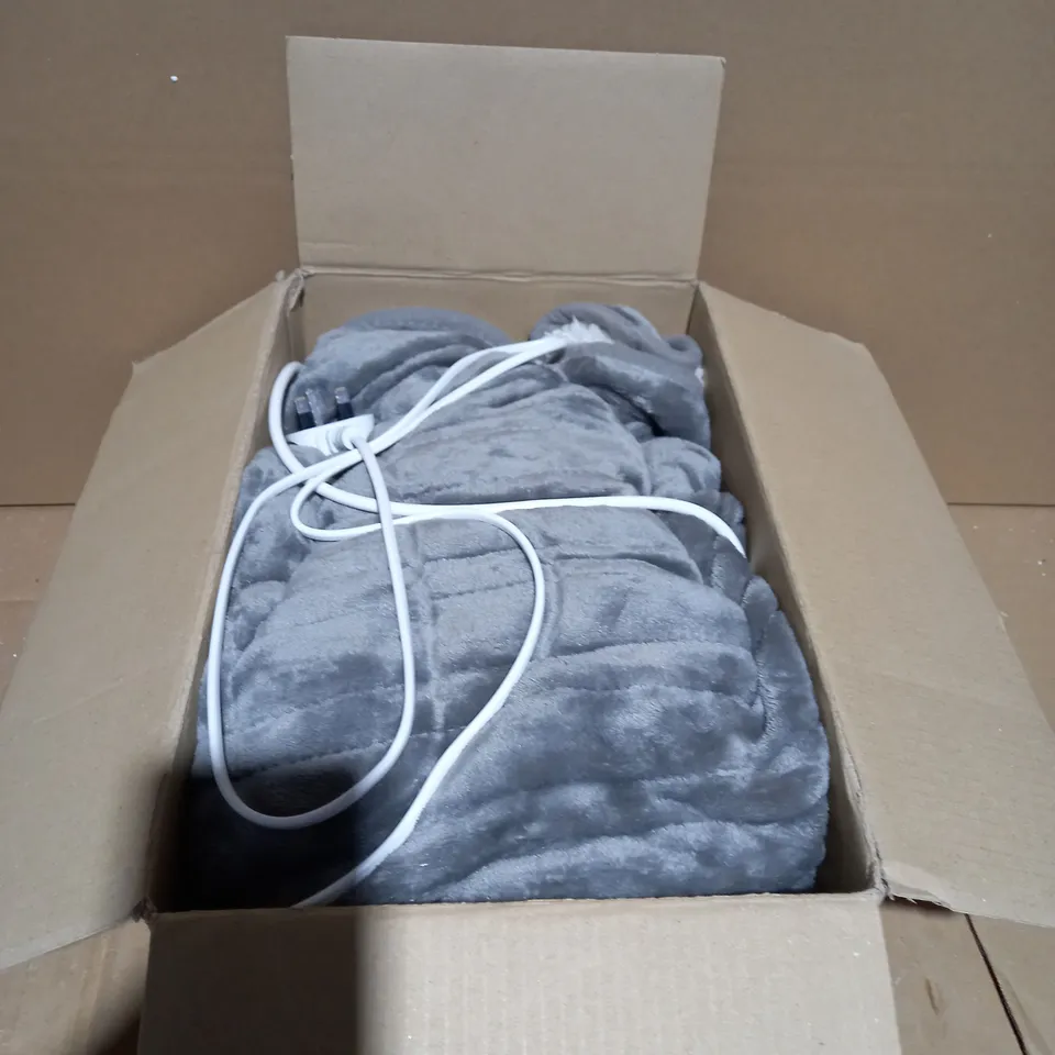 COZEE HOME HEATED PLUSH WEARABLE BLANKET IN GREY