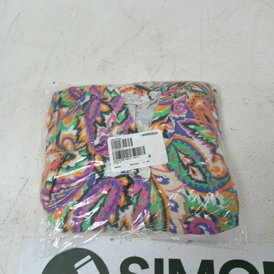 BOX OF APPROXIMATELY 30 ASSORTED CLOTHING ITEMS TO INCLUDE: DANNI MINOUGE SHIRT