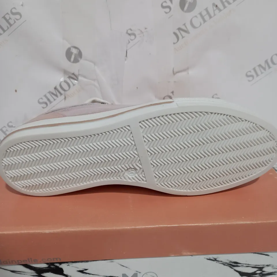 MODA IN PELLE NUDE/ROSE FIZZALI TRAINERS - SIZE 7