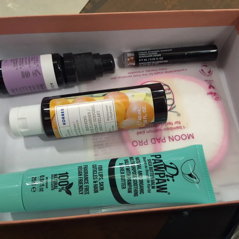 PALLET CONTAINING APPROXIMATELY 700 BOXES OF BIRCHBOX BEAUTY PRODUCTS TO INCLUDE;EYE SHADOW,SHEA BUTTER BALM,BODY CLEANSER, EXPIRY DATE UNKNOWN