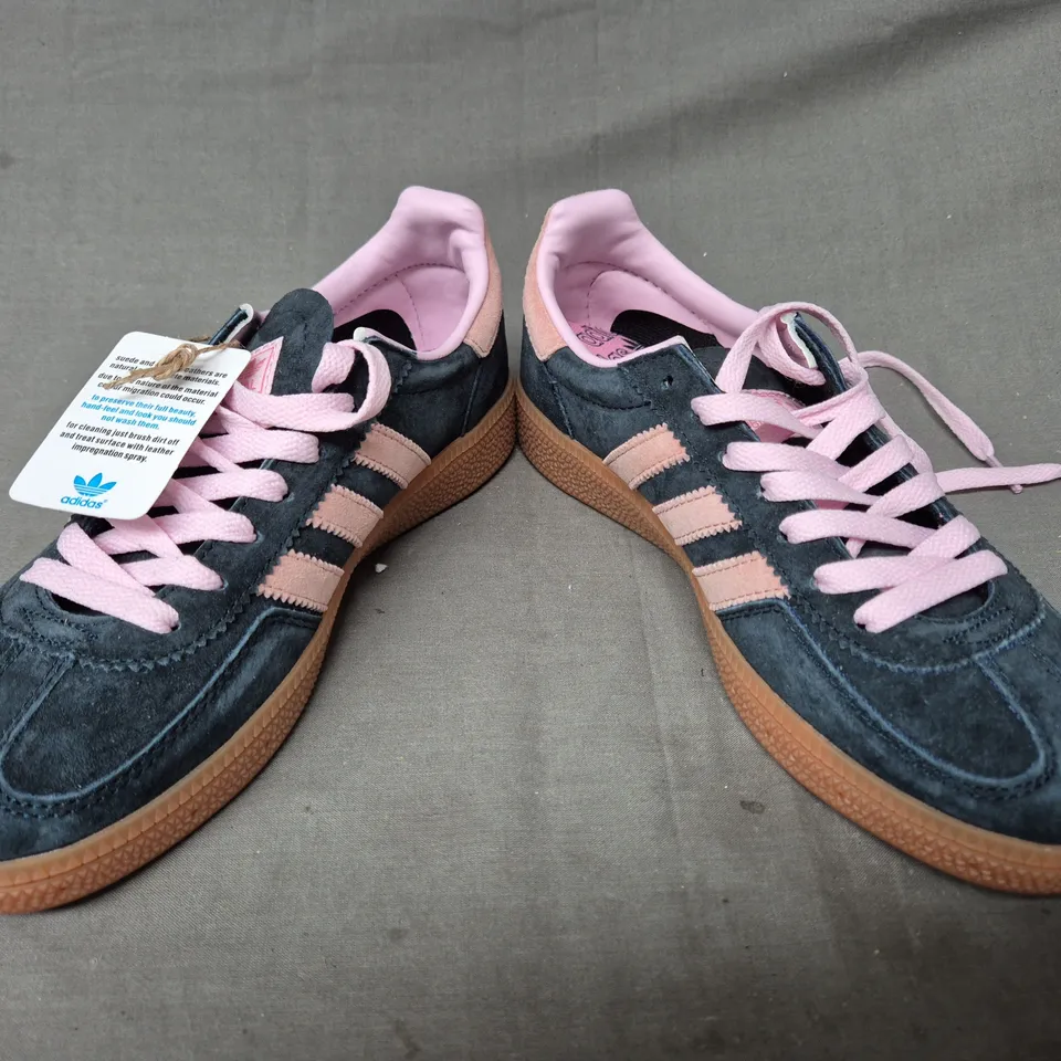 BOXED PAIR OF ADIDAS HANDBALL SPEZIAL SHOES IN NAVY/PINK UK SIZE 5