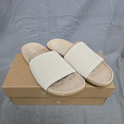 BOXED PAIR OF VIONIC EVIE KNIT SLIDER SANDALS - 6.5