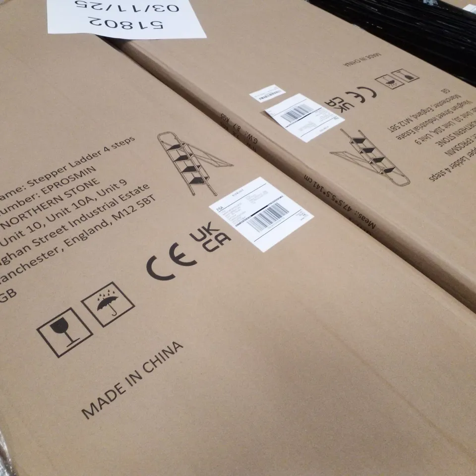 PALLET CONTAINING LARGE QUANTITY OF 4-STEP STEP LADDER