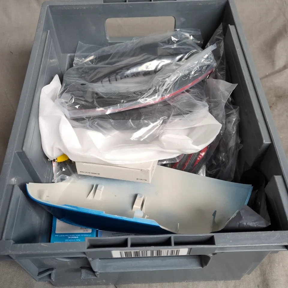 APPROXIMATELY 8 ASSORTED VEHICLE PARTS & ACCESSORIES