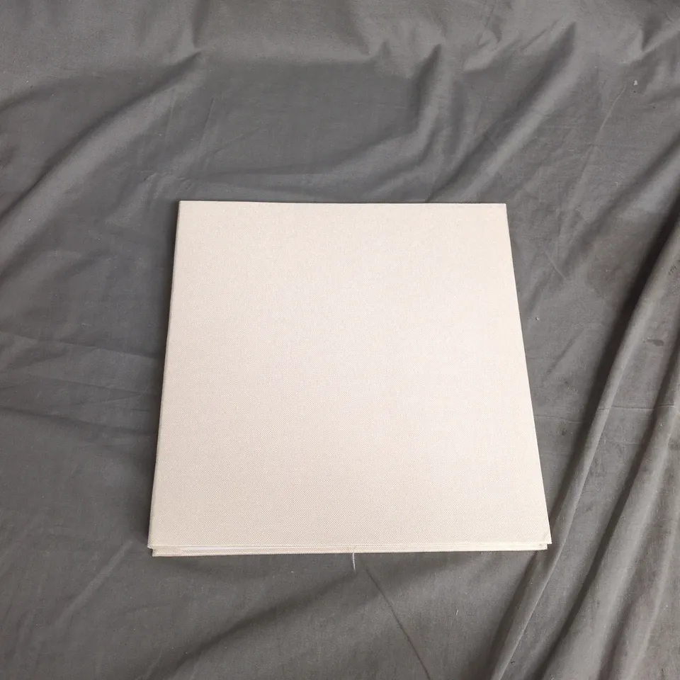 BOC OF APPROXIMATELY 12 ASSORTED ITEMS TO INCLUDE: PHOTO ALBUM 