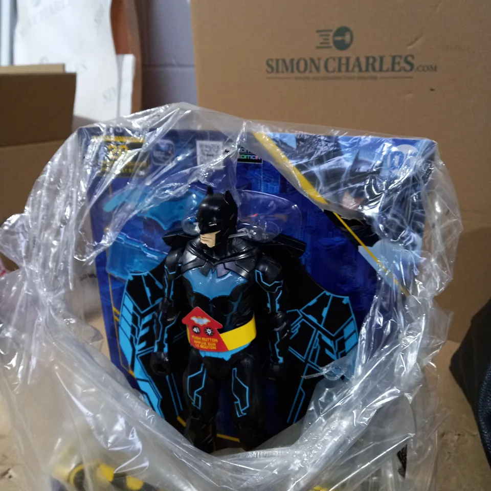 12 FIGURE WITH FEATURE BAT-TECH BATMAN