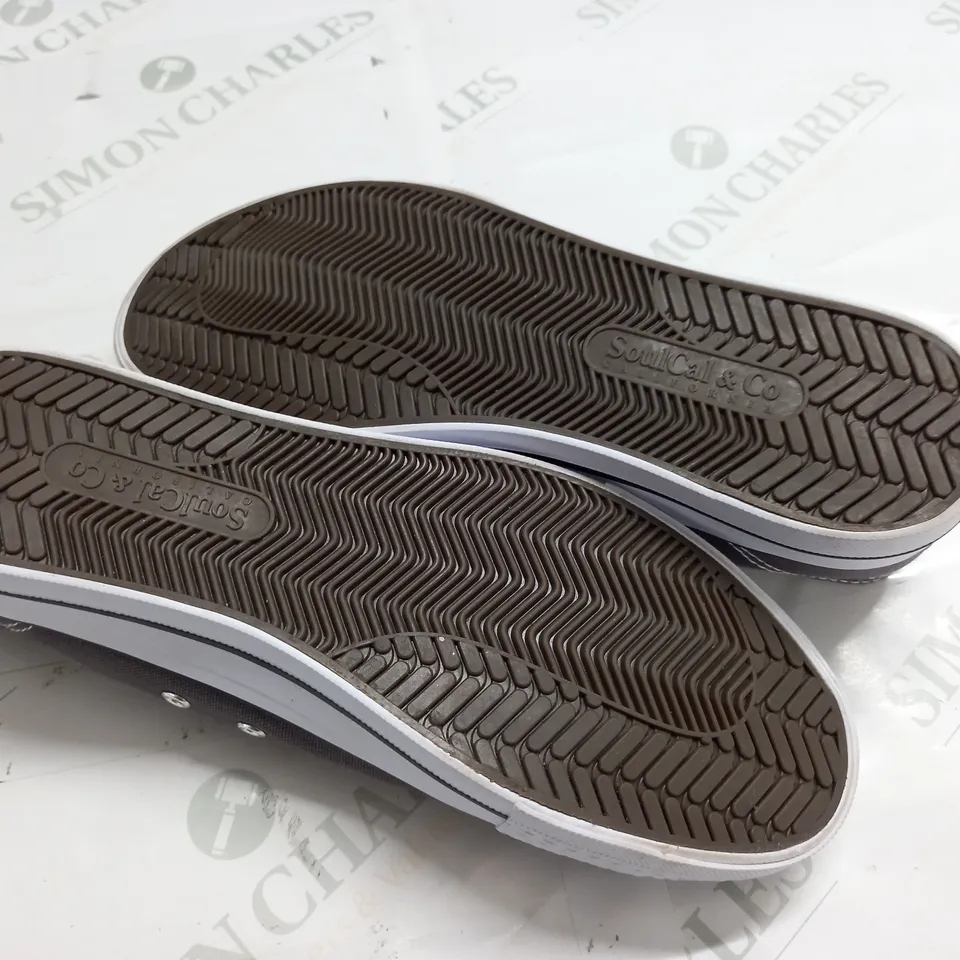 SOUL CAL LOW CANVAS PUMP IN CHARCOAL - UK 7