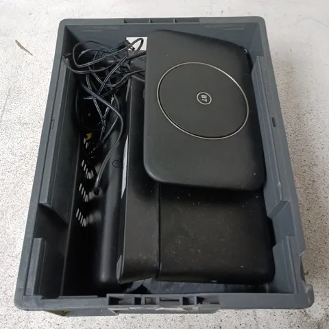 BOX CONTAINING A MIX OF APPROXIMATELY 5 ASSORTED ITEMS INCLUDING ROUTERS