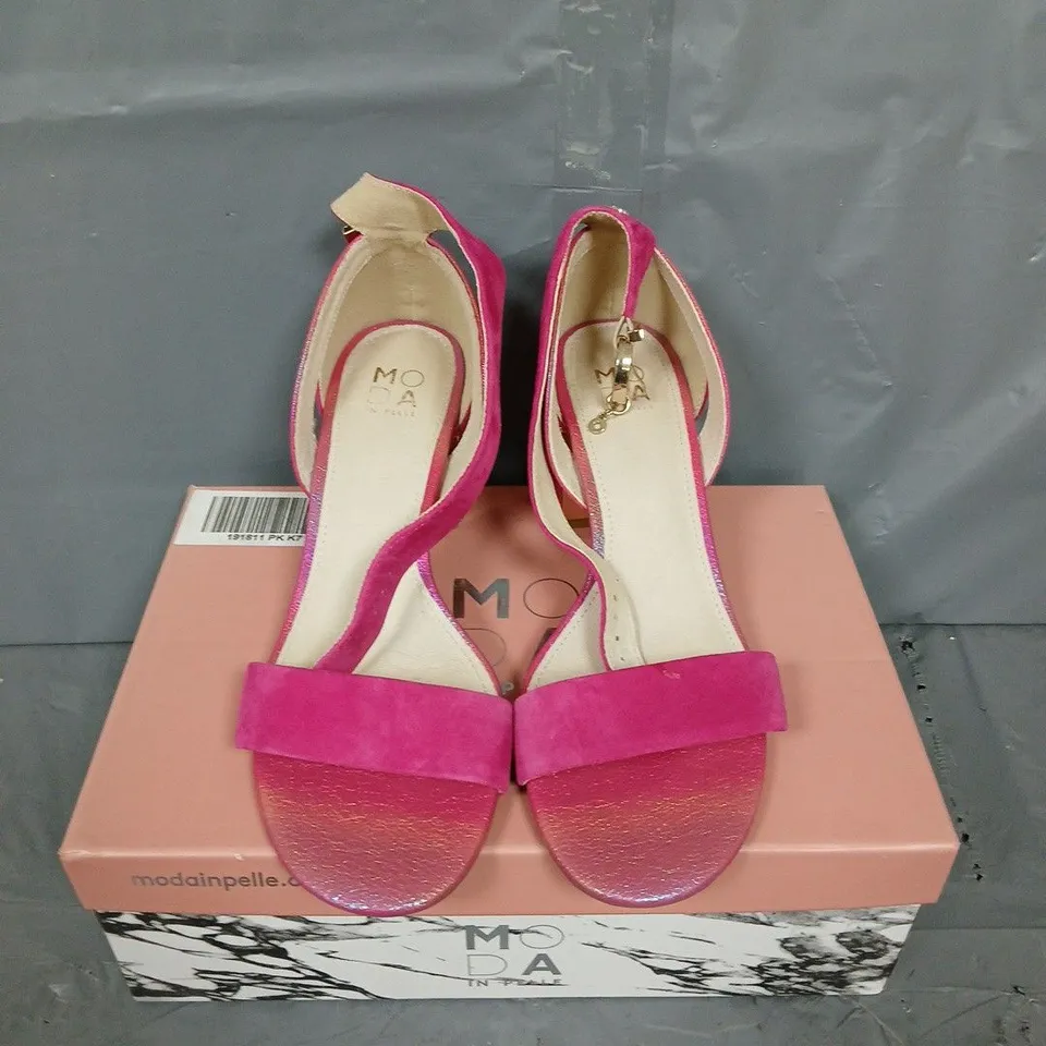 BOXED PAIR OF MODA IN PELLE OREENA BLACK HEEL SANDALS - UK SIZE 40
