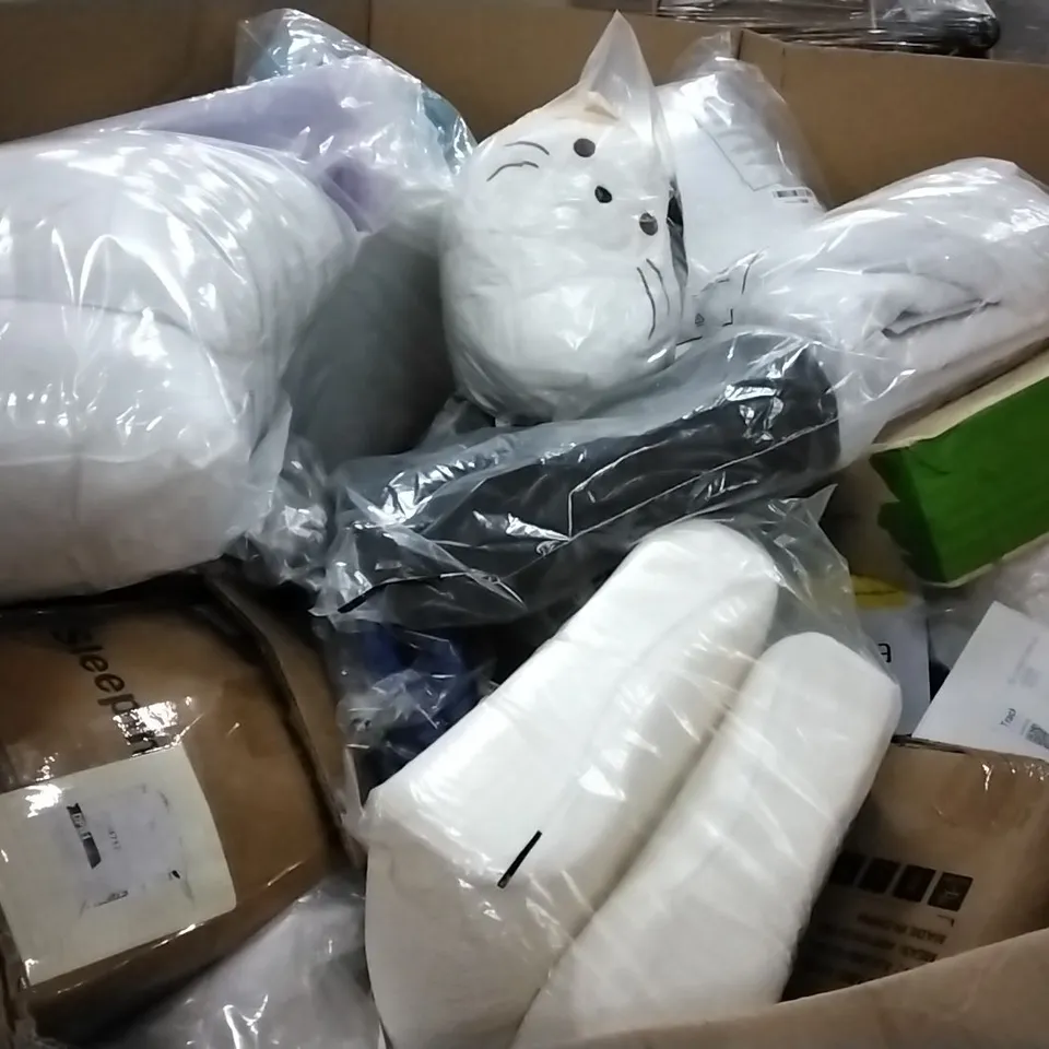 PALLET OF ASSORTED ITEMS INCLUDING 5 STAR UNITED PERFECT FILL STRIPED PILLOWS, SUPLONG 100FT HOSE, ELVIROS MEMORY FOAM CERVICAL PILLOW, BCOZZY, FEAGER MEMORY FOAM CERVICAL PILLOW