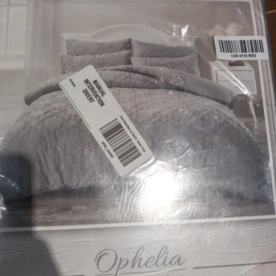 SEALED INITIATES LUXURY LIVING OPHELIA KING DUVET SET 230X220CM GREY IN COLOUR