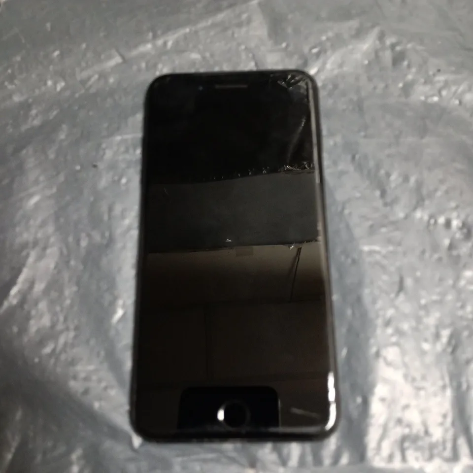 APPLE IPHONE 7 PLUS BLACK 32GB – BOXED WITH USB CHARGING CABLE