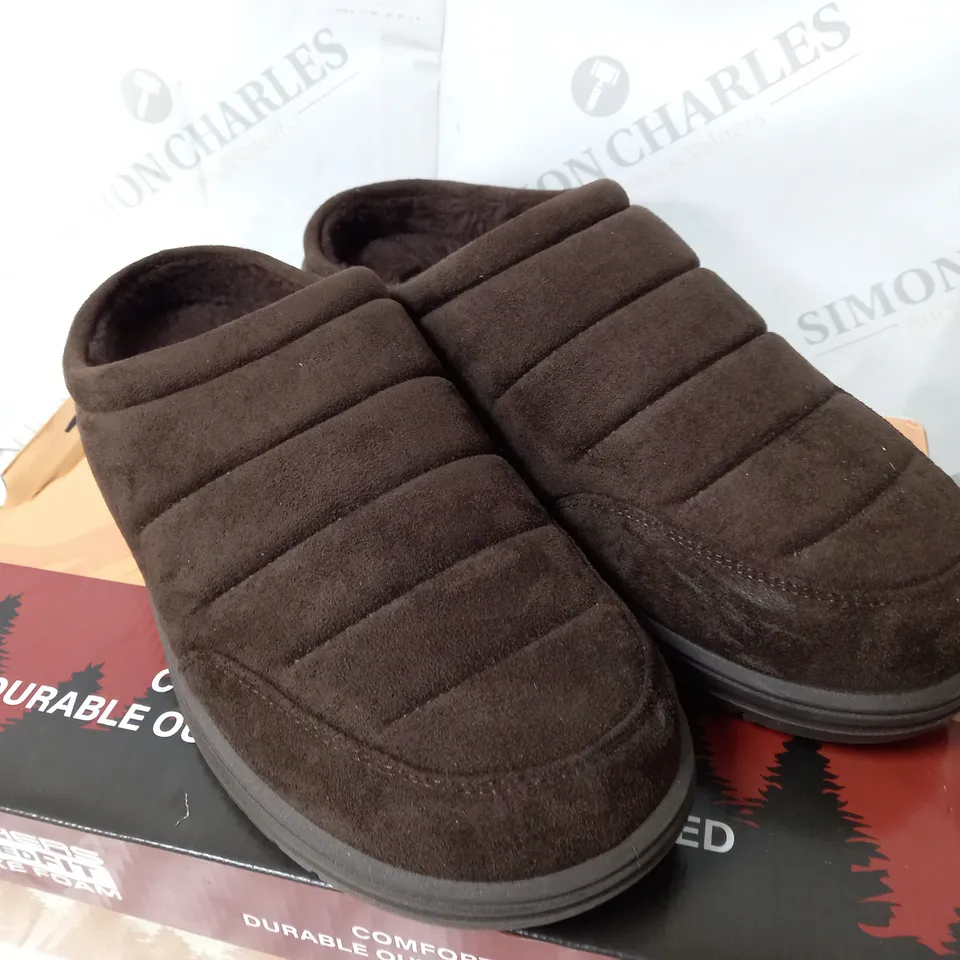 BOXED SKECHERS MURETTE SLIPPERS, CHOCOLATE SIZE 12