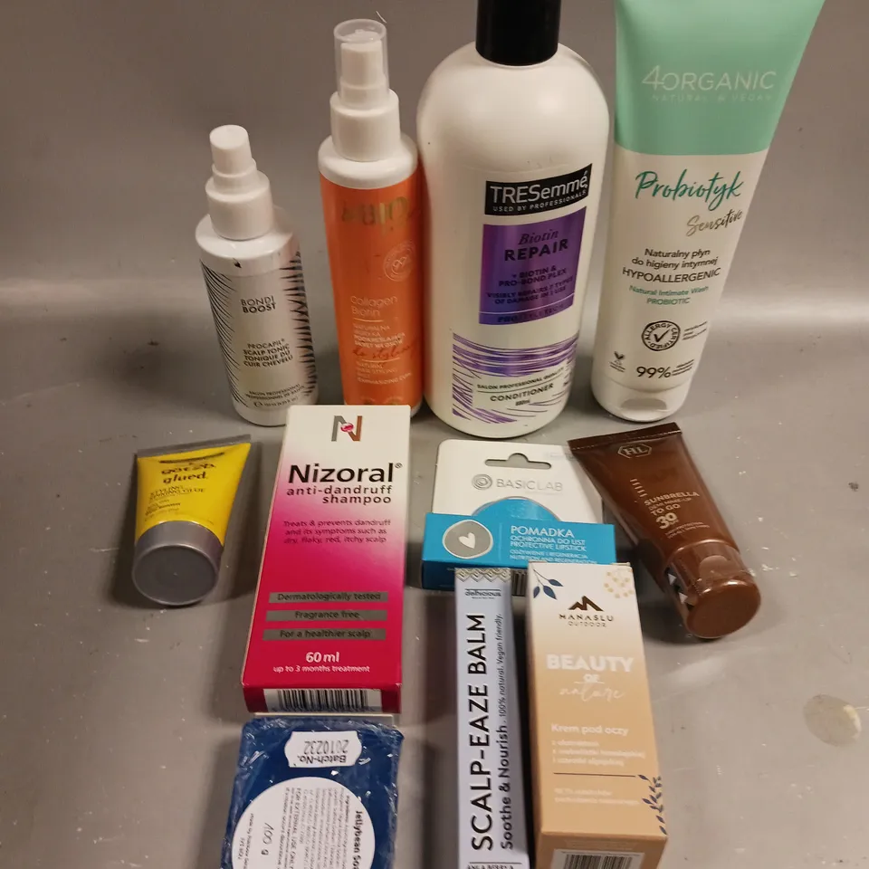 APPROXIMATELY 20 ASSORTED HEALTH & BEAUTY PRODUCTS TO INCLUDE BASIC LAB PROTECTIVE LIPSTICK, TRESEMME REPAIR CONDITIONER, NIZORAL SHAMPOO ETC 