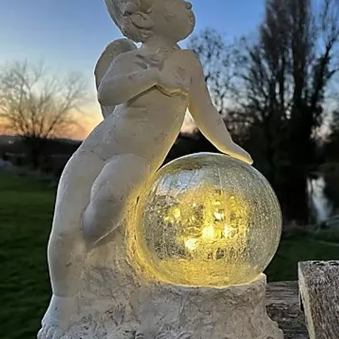 PALLET OF APPROXIMATELY 30 ASSORTED GARDEN PRODUCTS TO INCLUDE; LED CHERUB, TOWER WALL DECOR, TREE OF LIFE WALL DECOR AND SET OF TWO STARLIGHT STAKES