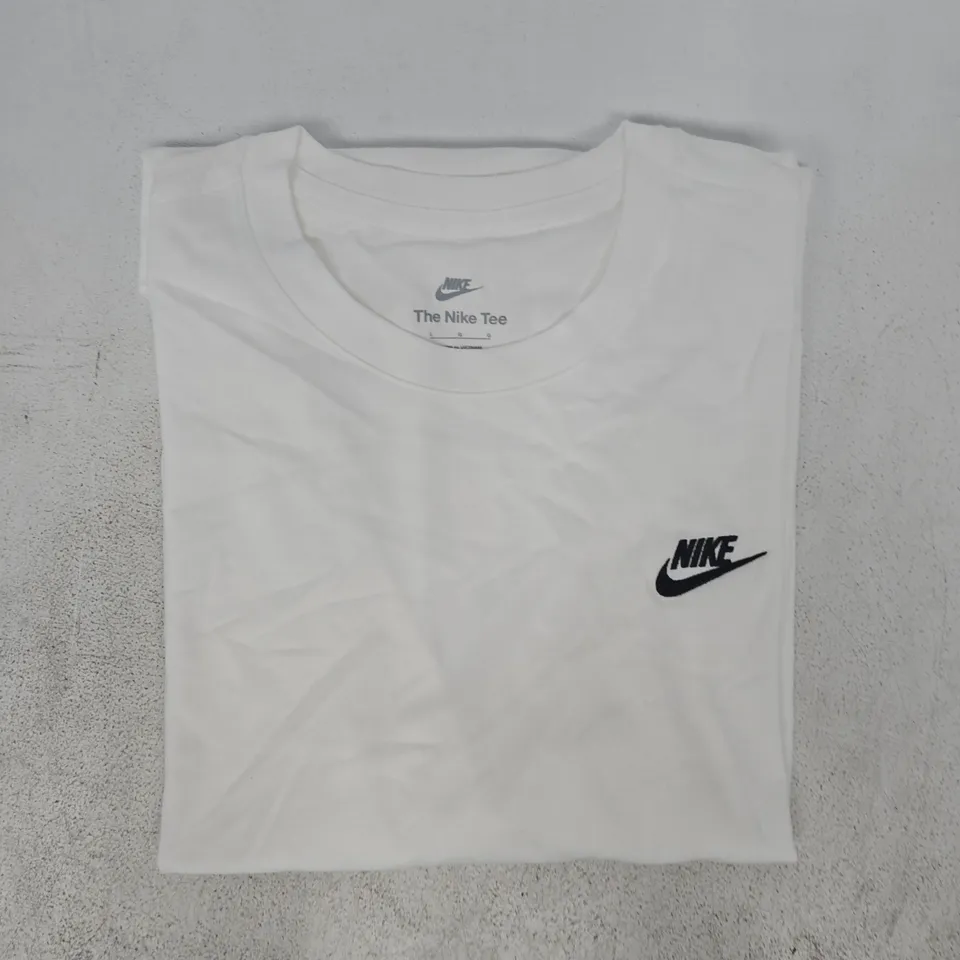 NIKE SHORT SLEEVE T-SHIRT IN WHITE SIZE LARGE