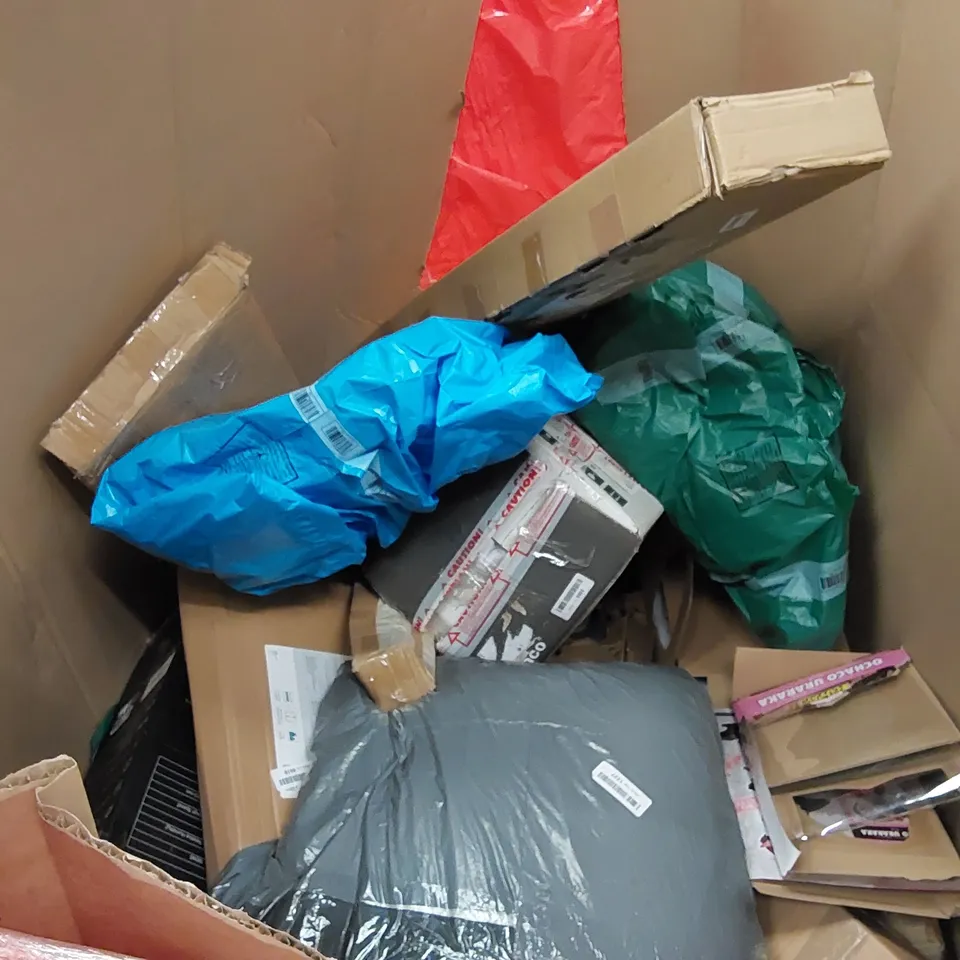 PALLET OF ASSORTED ITEMS INCLUDING: AIR FRYER, VACUUM CLEANER, ROBOT VACUUM, SUITCASE