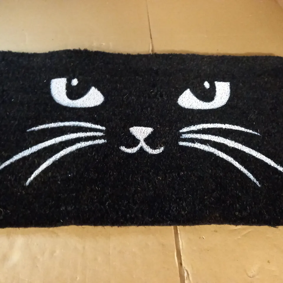 CAT THEMED FLOOR MAT - 60X40CM