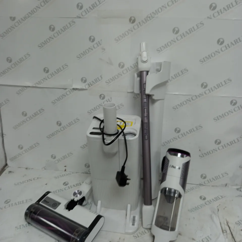 SHARK CORDLESS DETECT PRO VACUUM CLEANER 