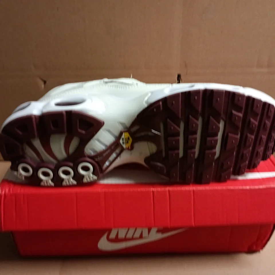 BOXED PAIR OF NIKE TN AIR TRAINERS – UK SIZE 9