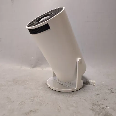 BOXED UNBRANDED ULTRA HD PROJECTOR IN WHITE