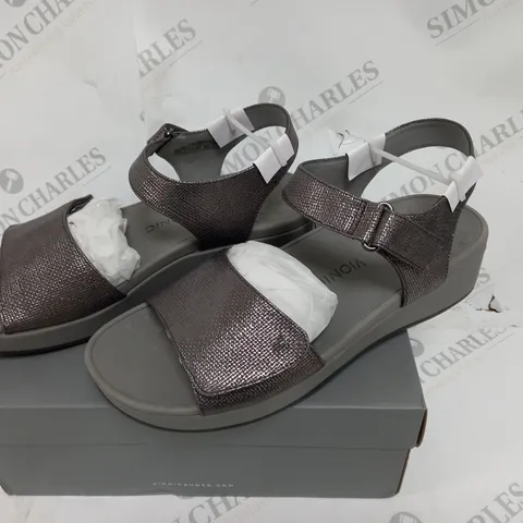 VIONIC RAZ SANDAL GUNMETAL - SIZE 9