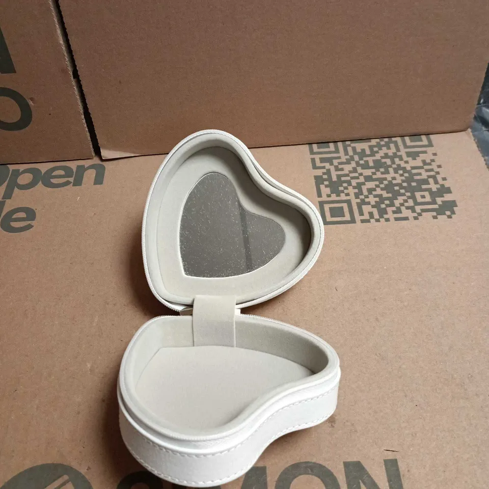 THE WHITE COMPANY HEART-SHAPED JEWELLERY BOX WITH RING & BRACELET