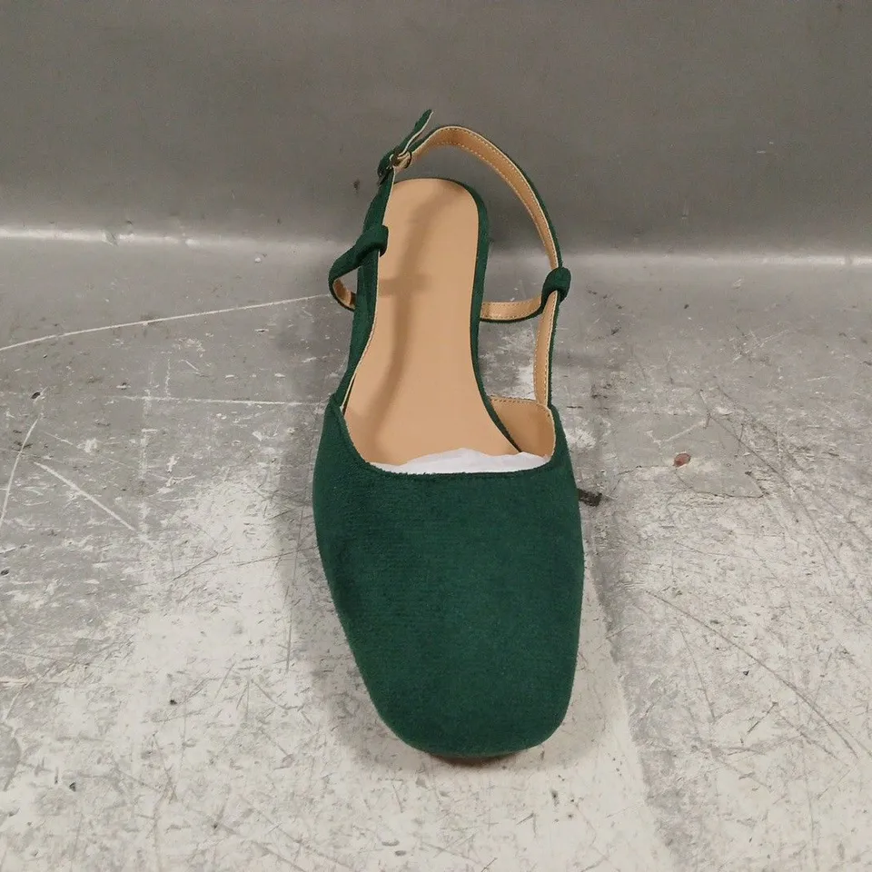 BOXED PAIR OF UNBRANDED CLOSED TOE LOW BLOCK HEEL SANDALS IN GREEN SIZE EU 40
