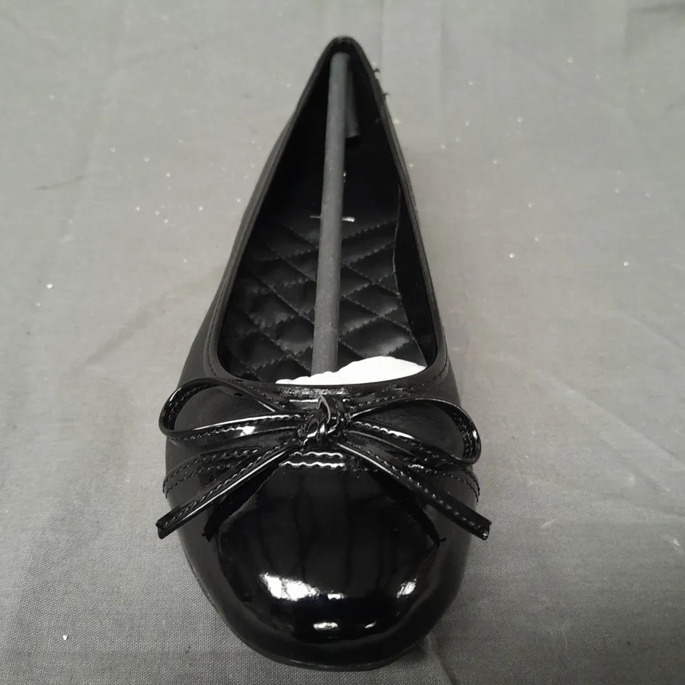 BOX OF APPROXIMATELY 5 PAIRS OF PROFILE SLIP-ON SHOES IN BLACK - VARIOUS SIZES