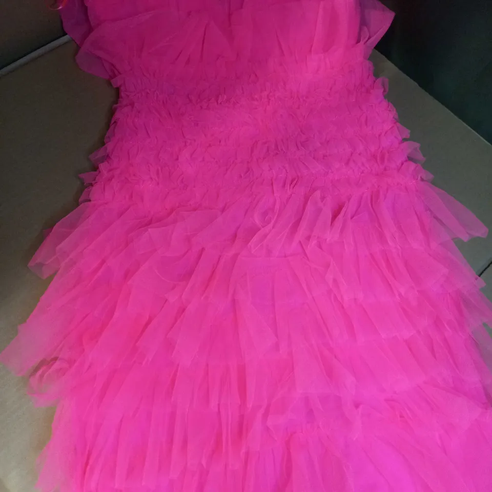 DESIGNER NEON PINK/NET DETAILED STATEMENT OCCASION MAXI DRESS - MEDIUM