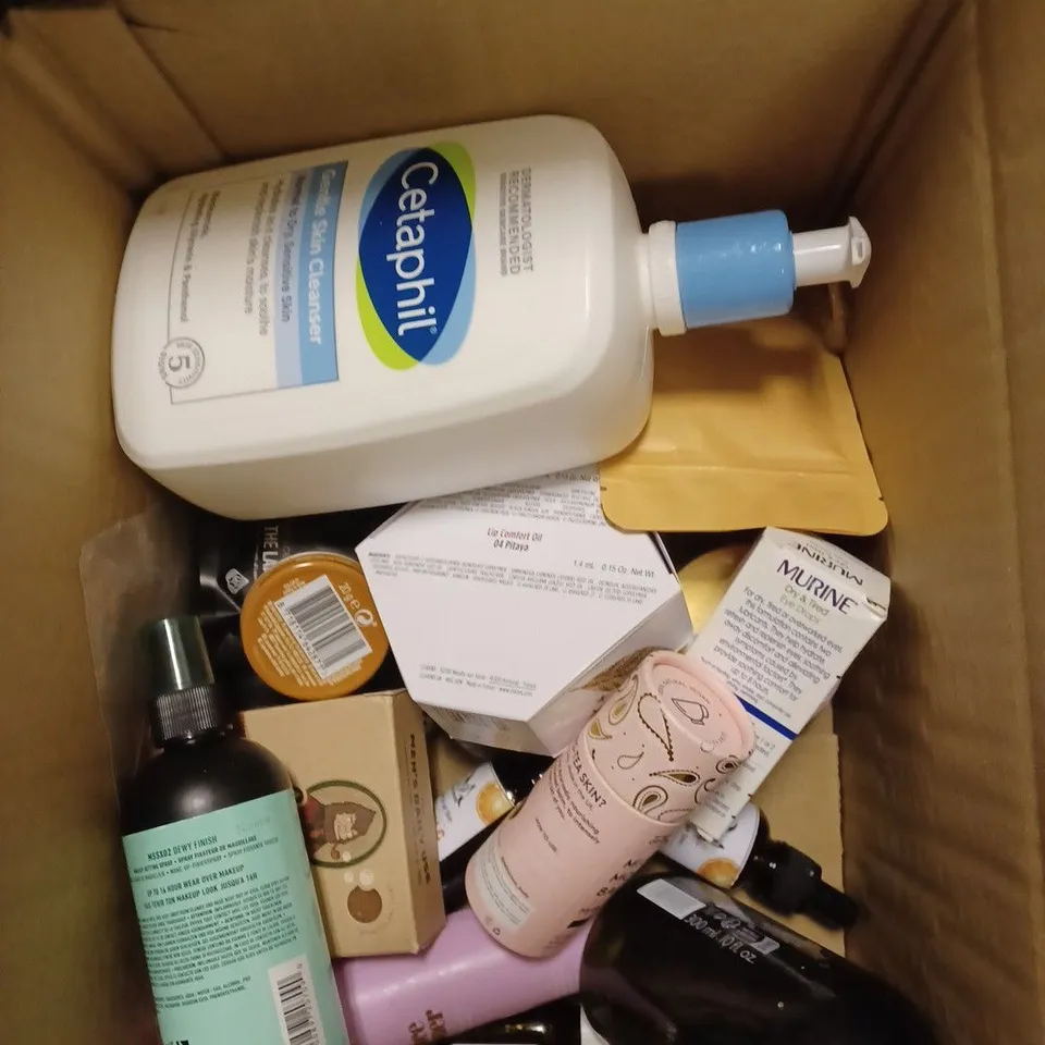 BOX OF APPROXIMATELY 15 ASSORTED COSMETIC ITEMS TO INCLUDE CETAPHIL CLEANSER, MURINE EYE DROPS, CLARINS SET ETC
