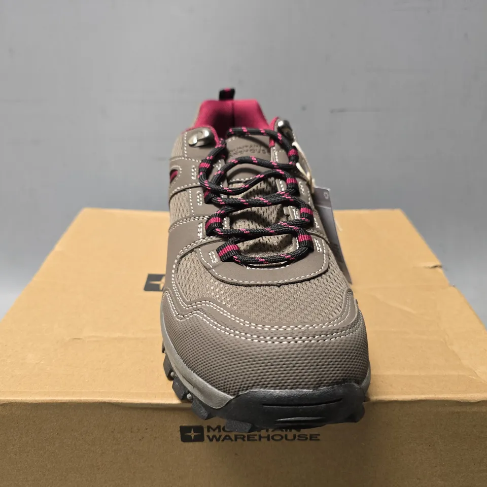 BOXED MOUNTAIN WAREHOUSE MCLEOD WOMENS WIDE FIT WALKING SHOE - UK 6 